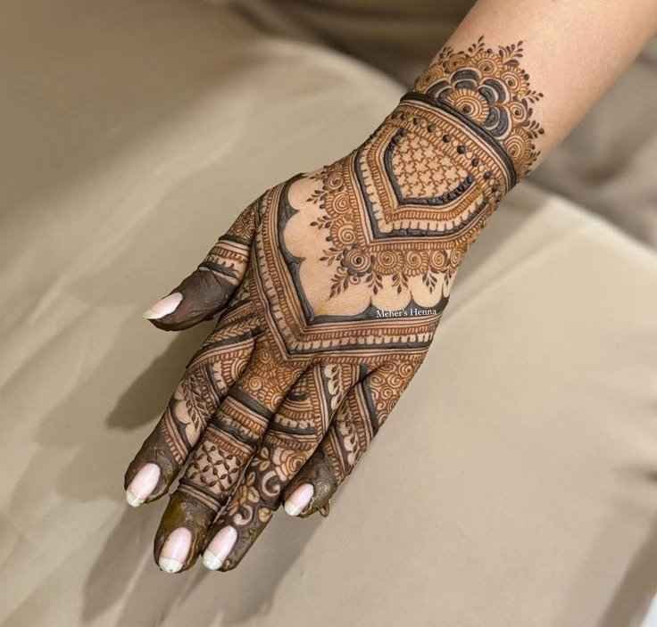 Backhand Pakistani Mehndi Design E
