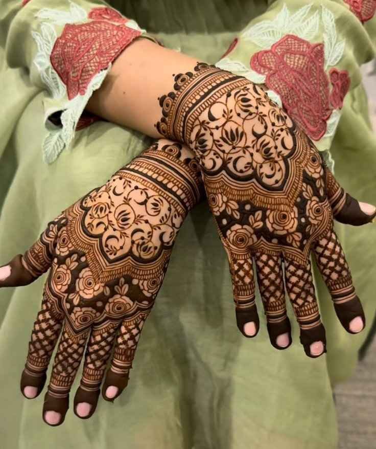 Backhand Pakistani Mehndi Design E