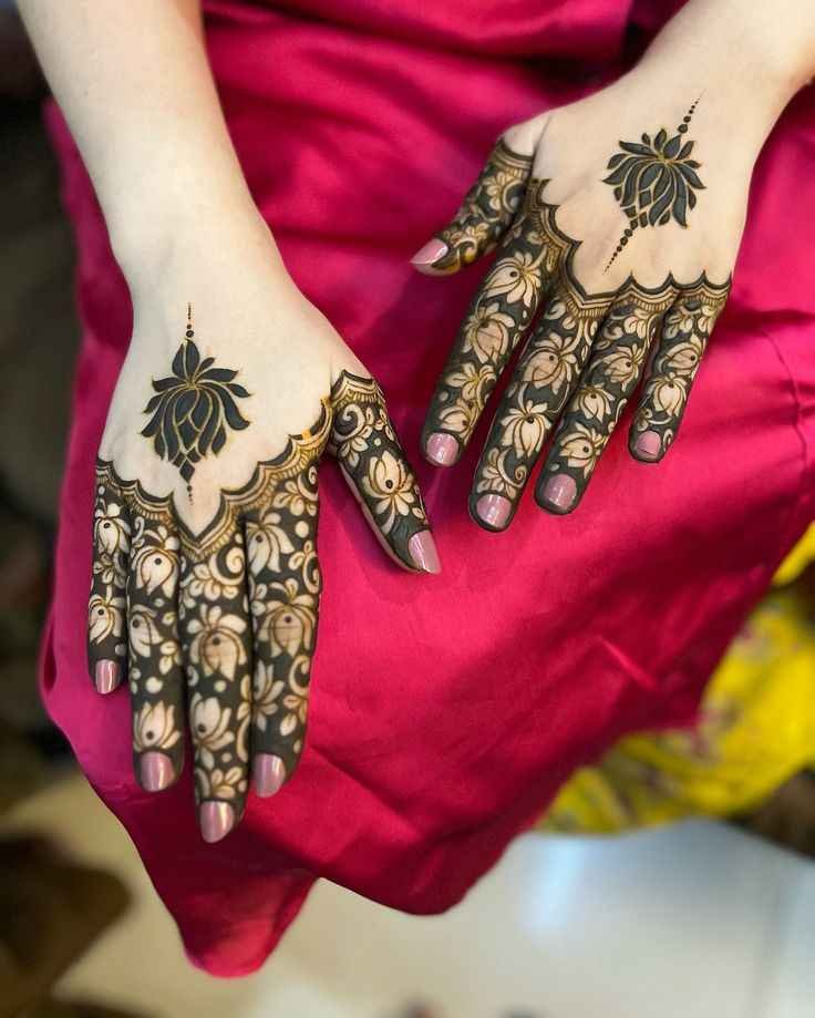Floral Packistani Mehendi Design