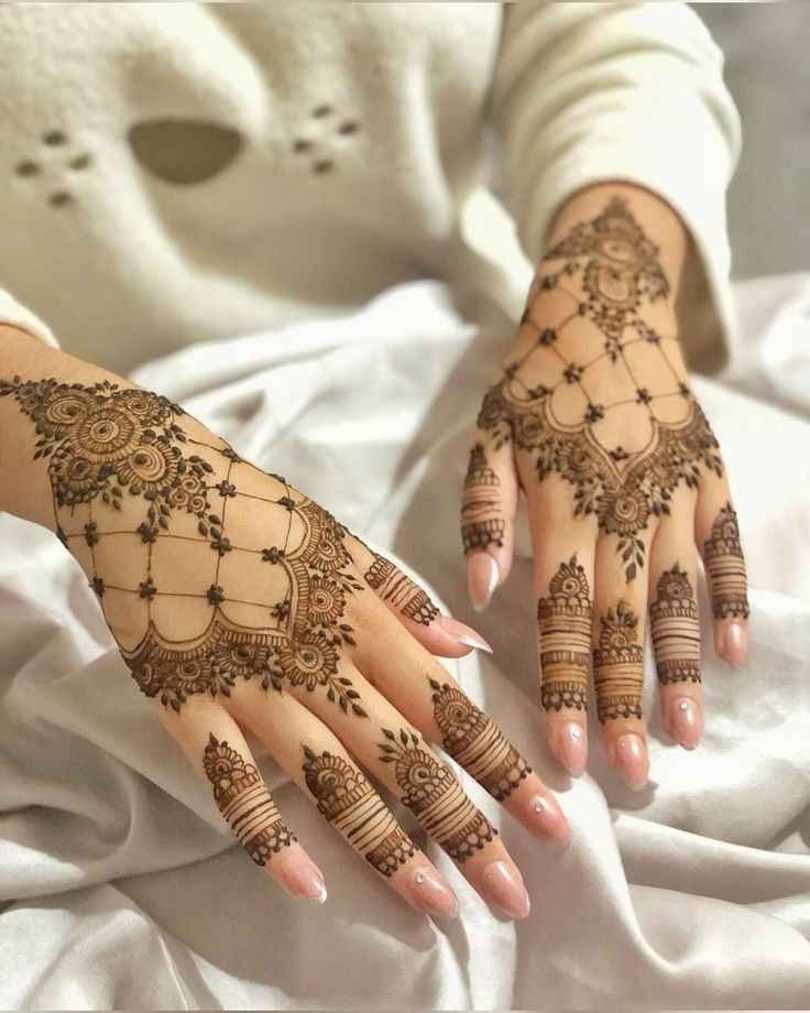 Lace Pakistani Mehendi Design