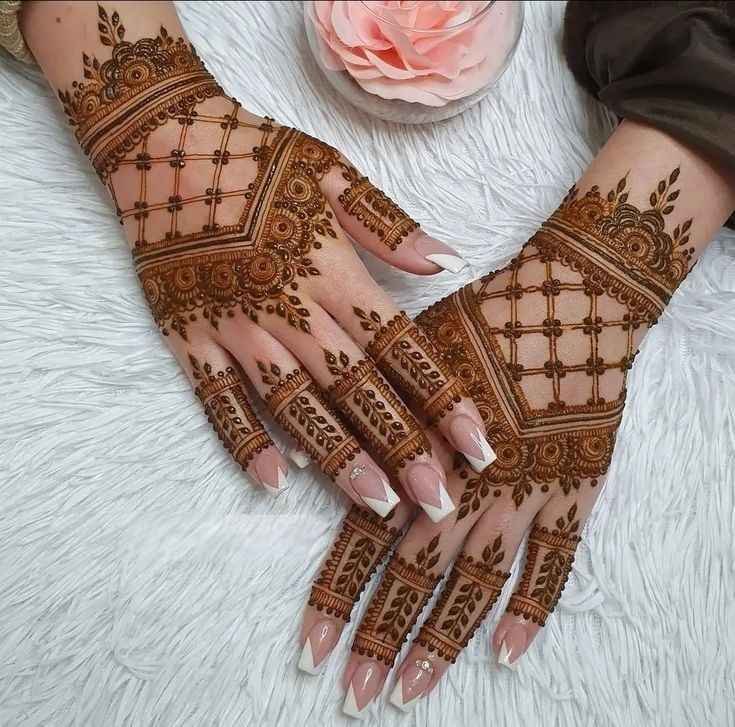 Lace Pakistani Mehendi Design