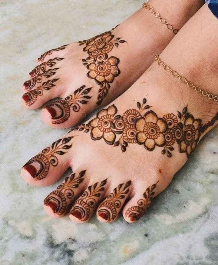 Packistani Mehndi Designs For Feet