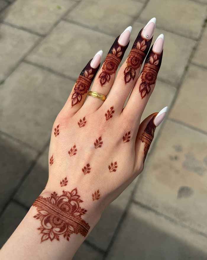 Pakistani Finger Mehndi Design