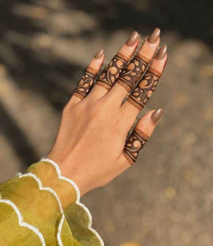 Pakistani Finger Mehndi Design