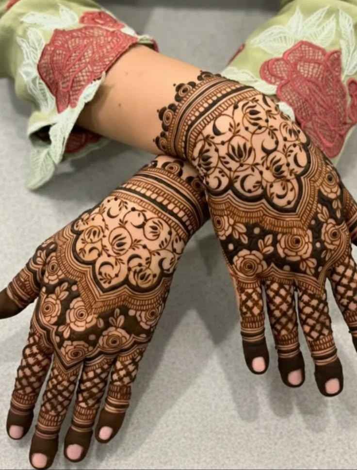 Rose Pakistani Mehandi Design