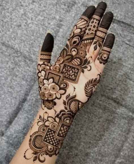 Sectional Mehendi Design E