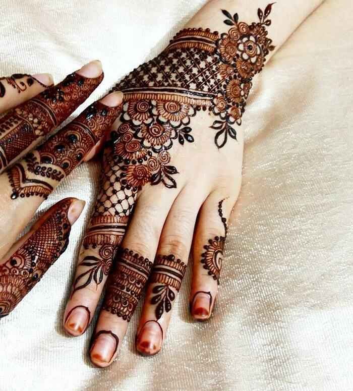 Rose Pakistani Mehandi Design